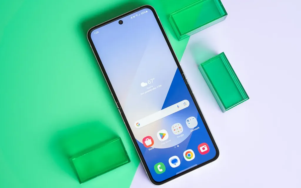 Samsung Galaxy Z Flip 6: Практичность вместо излишеств